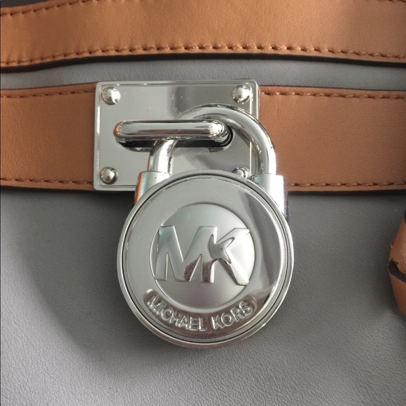 Michael Kors Signature Hamilton Frame Out Tote Purse with Matching Wallet - Picture 3 of 11